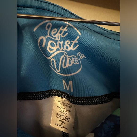 Left Coast Vibes Floral Shorts - Picture 4 of 7